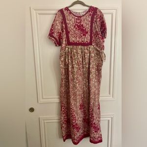 Vintage Peasant dress- would fit Medium - X-Large